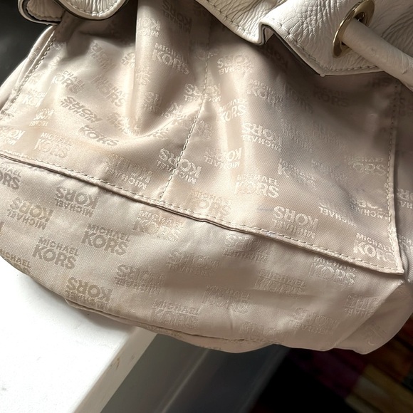 Gorgeous Off-White Michael Kors Purse-100% Genuine luxury LEATHER - Picture 9 of 14
